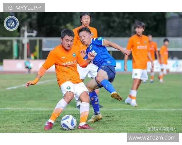 足球踢脸事件引发热议球场意外与运动员安全的深思